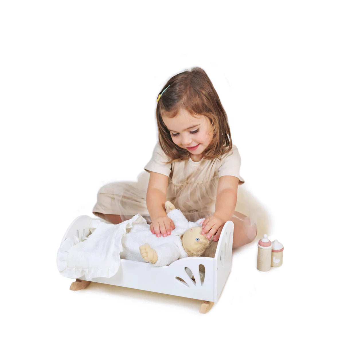 Tender Leaf Sweet Swan Dolly Bed